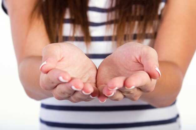 Что значит белеть ногти на руках?