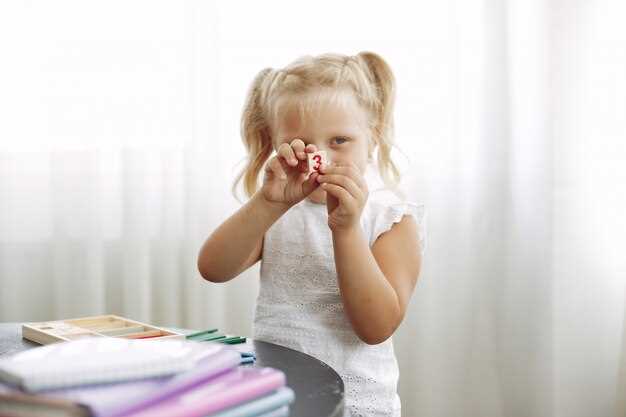 Как помочь ребенку, если он ткнул себя пальцем в глаз?
