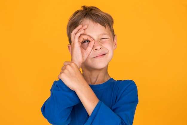 Что делать, если ребенок случайно ткнул в глаз?